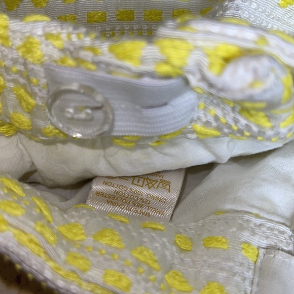 Kate Spade ♠️ little girls yellow and ivory pull on shorts size 4y - Picture 6 of 6